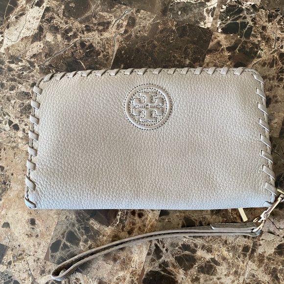 Tory Burch Handbags - GORGEOUS AUTHENTIC TORY BURCH WALLET